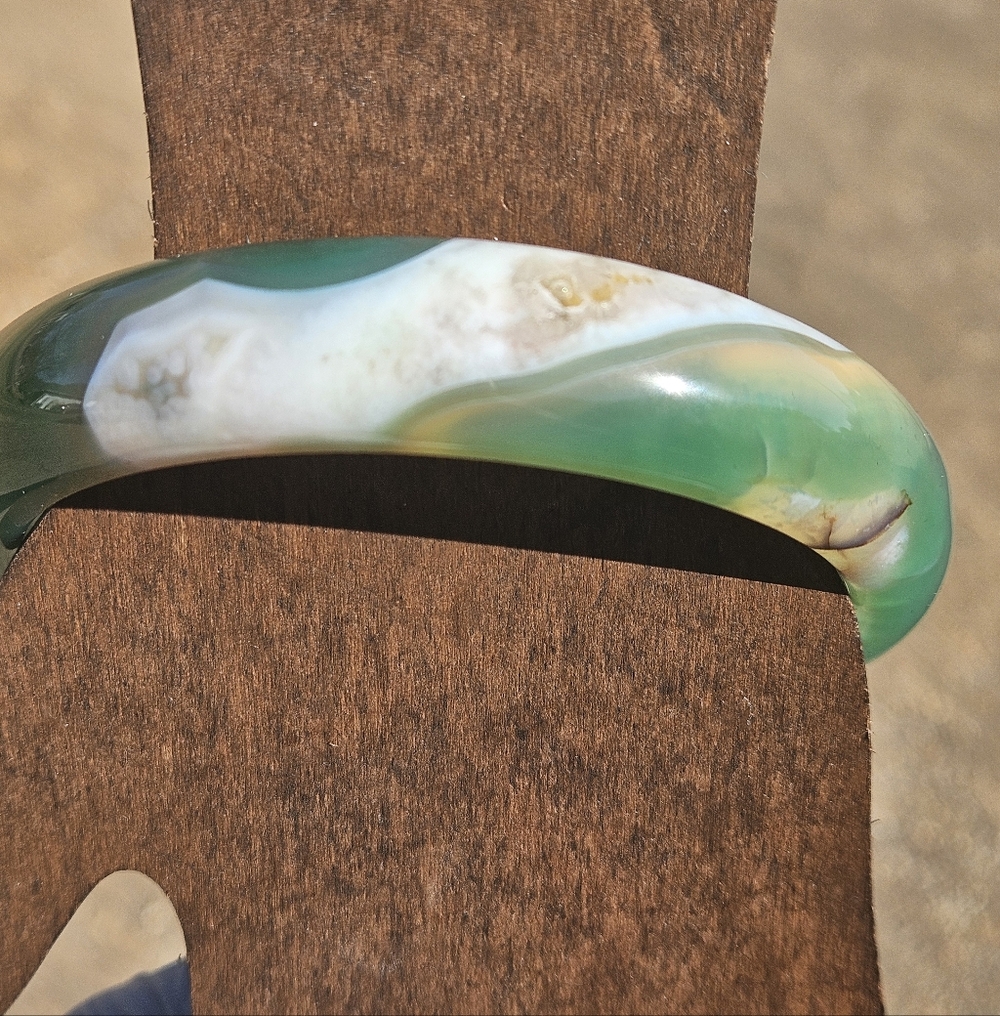 Elegant Green Flower Agate Hard Bangle W/ Free Flower Agate Heart